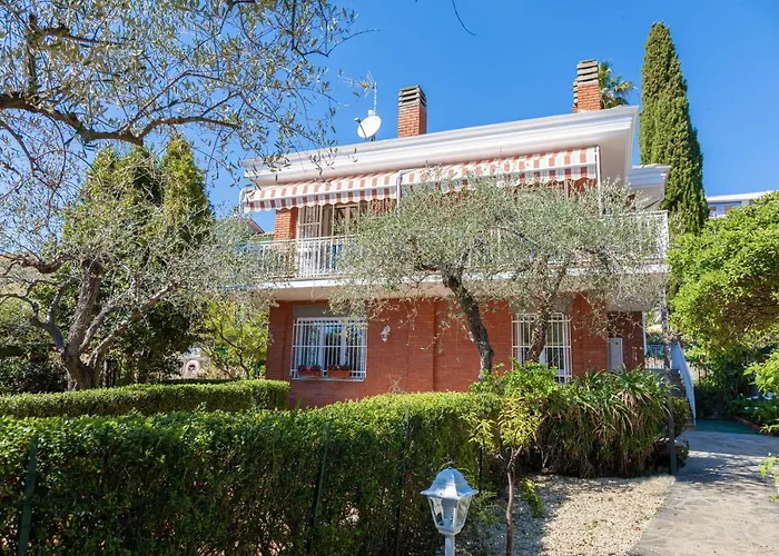 La Rodina Villa